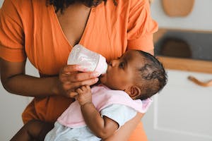 Guide to Bottle Feeding Your Baby